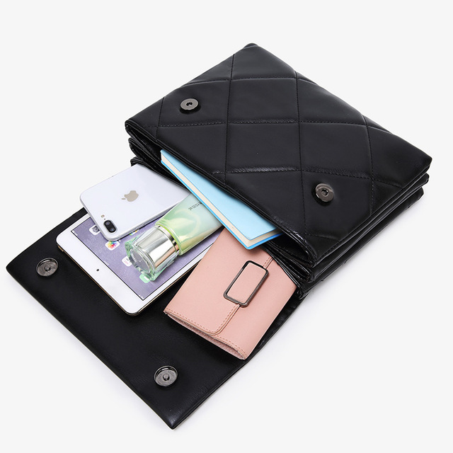 LUXVOYANT™ Éclipse Chain Bag