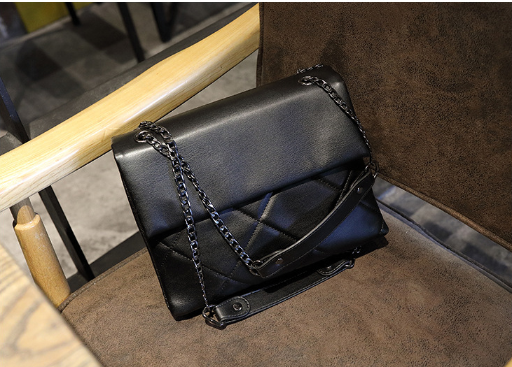 LUXVOYANT™ Éclipse Chain Bag